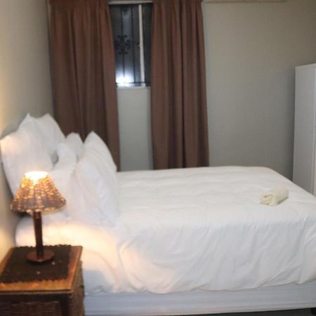 Tlelakufuma Guest House Johannesburg Buitenkant foto