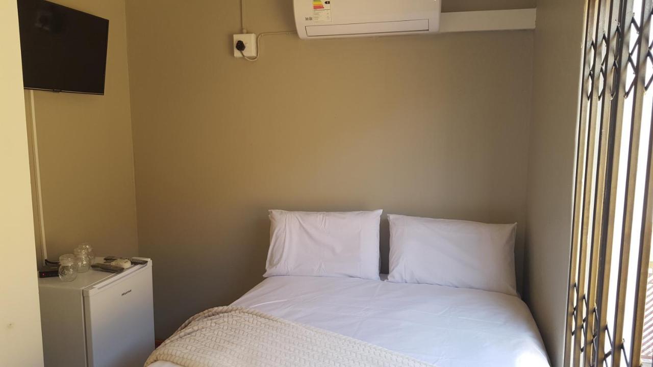 Tlelakufuma Guest House Johannesburg Buitenkant foto