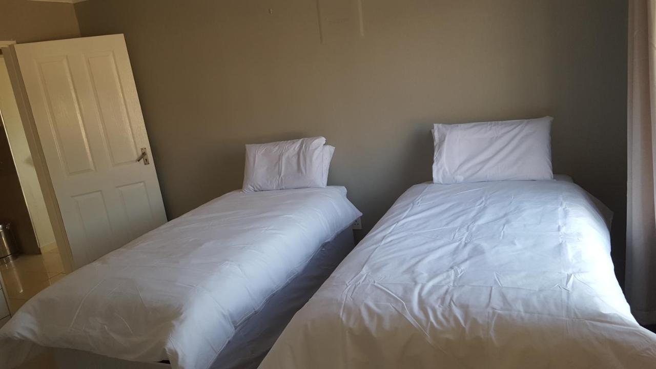 Tlelakufuma Guest House Johannesburg Buitenkant foto