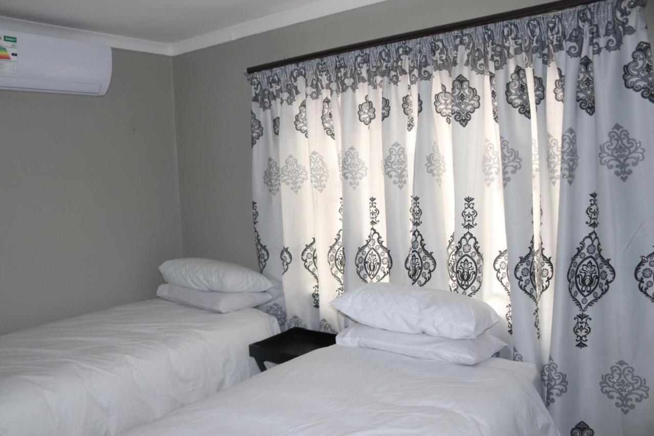Tlelakufuma Guest House Johannesburg Buitenkant foto